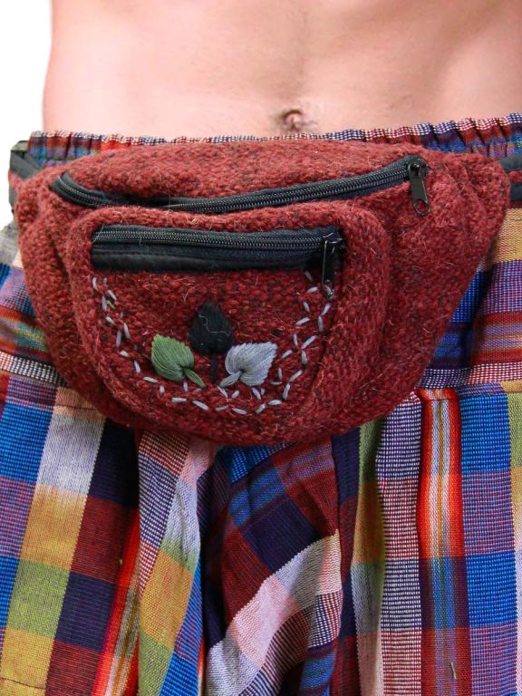 marsupio etnico e pantaloni etnici.
