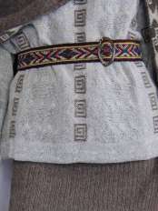 cinturon etnico y sweater de lana Natalia.