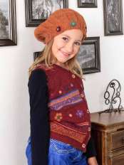 gilet fille en laine d'alpaga rouge Brigitte et beret Fiore junior.