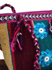 haekeldetail-blumen-peruanische-wolltasche-jimena.